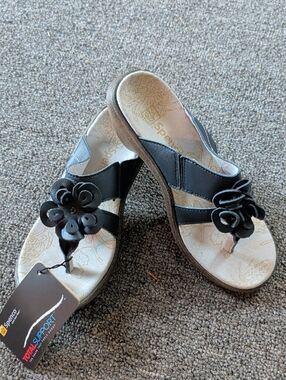 NWT,,Spenco Navy Floral Toe-Post Women’s Sandals